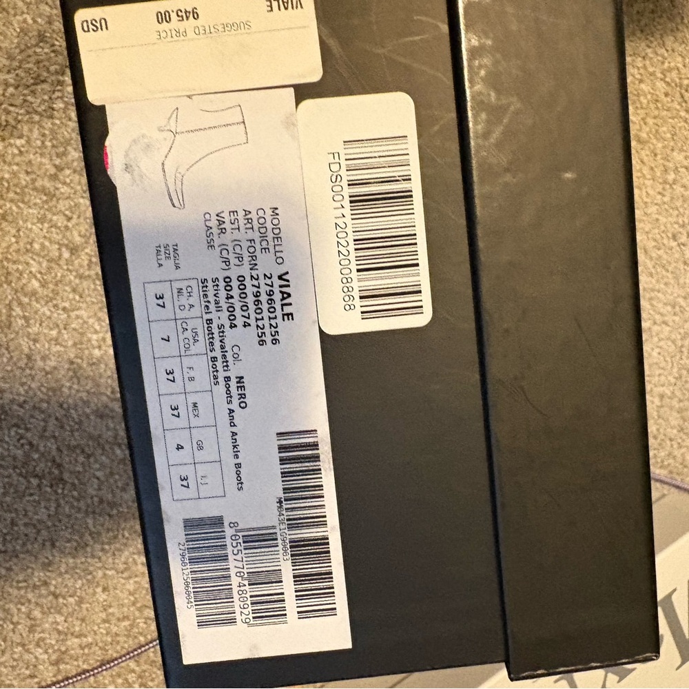 Sports Max Viale Boots. Size 37 US Size 7. 100% Leather. New In Box. MSRP $945 - Picture 9 of 10